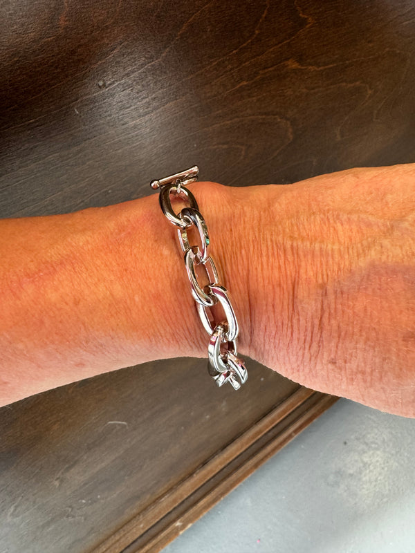 Medium Silver Toggle Chain Bracelet